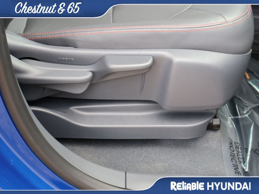 Used 2017 Chevrolet Bolt Premier w/ Driver Confidence II Package FWD image 11