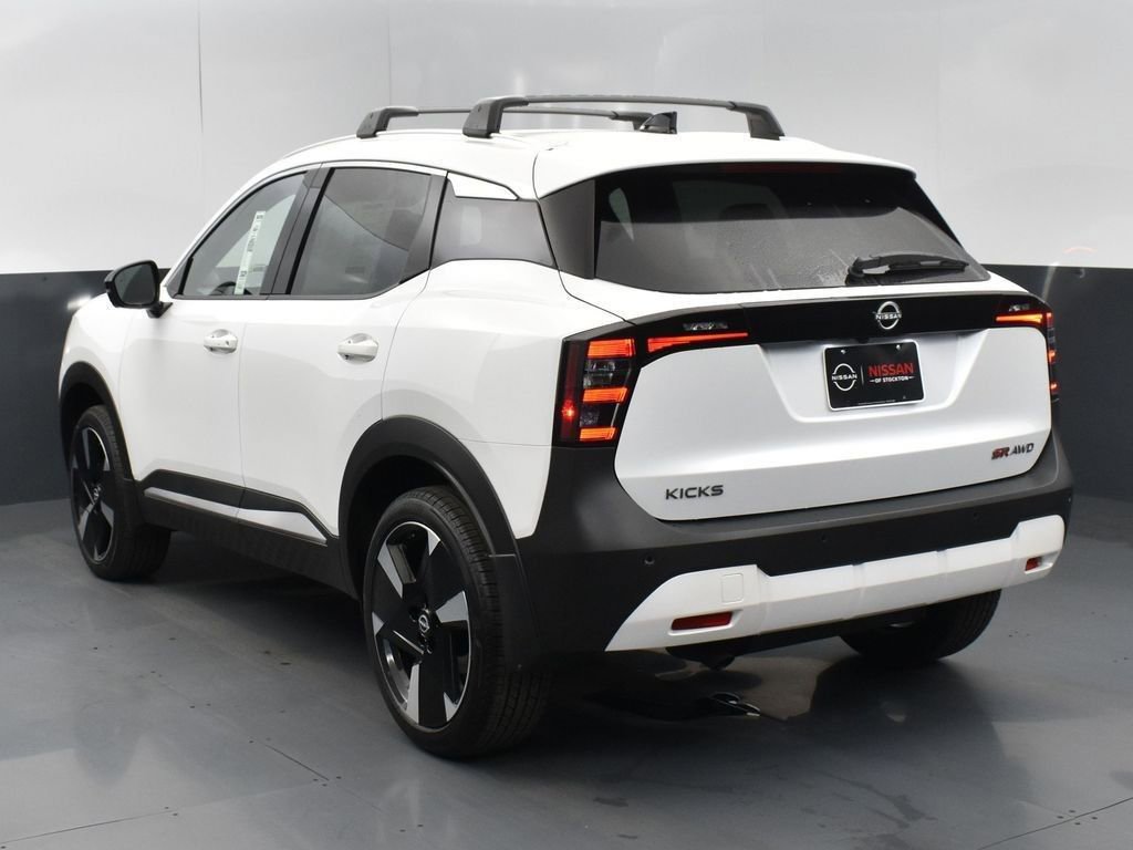 New 2026 Nissan Kicks SR w/ Cold Weather Package image 6