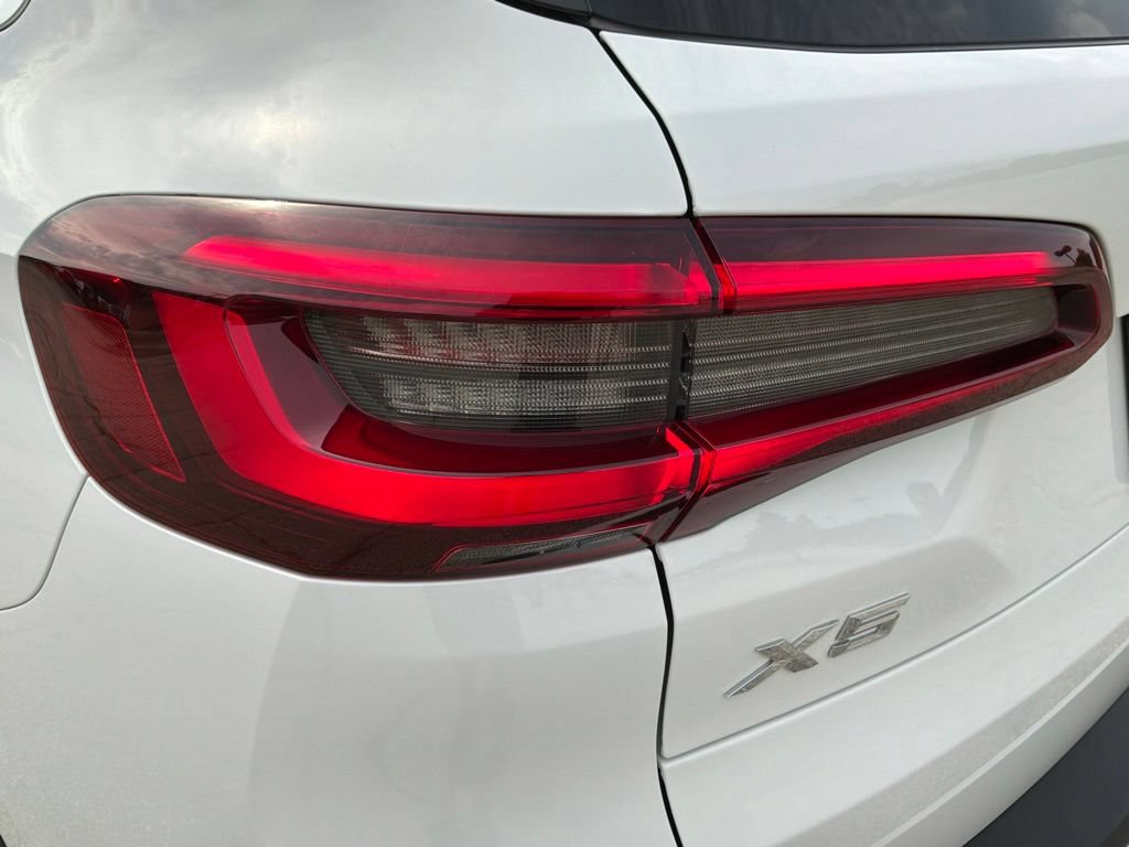 Used 2021 BMW X5 xDrive40i w/ Parking Assistance Package AWD/4WD image 19