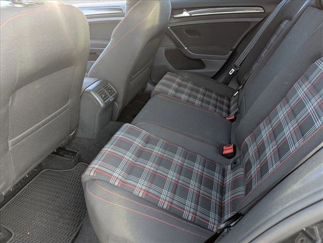 Used 2017 Volkswagen Golf S image 12