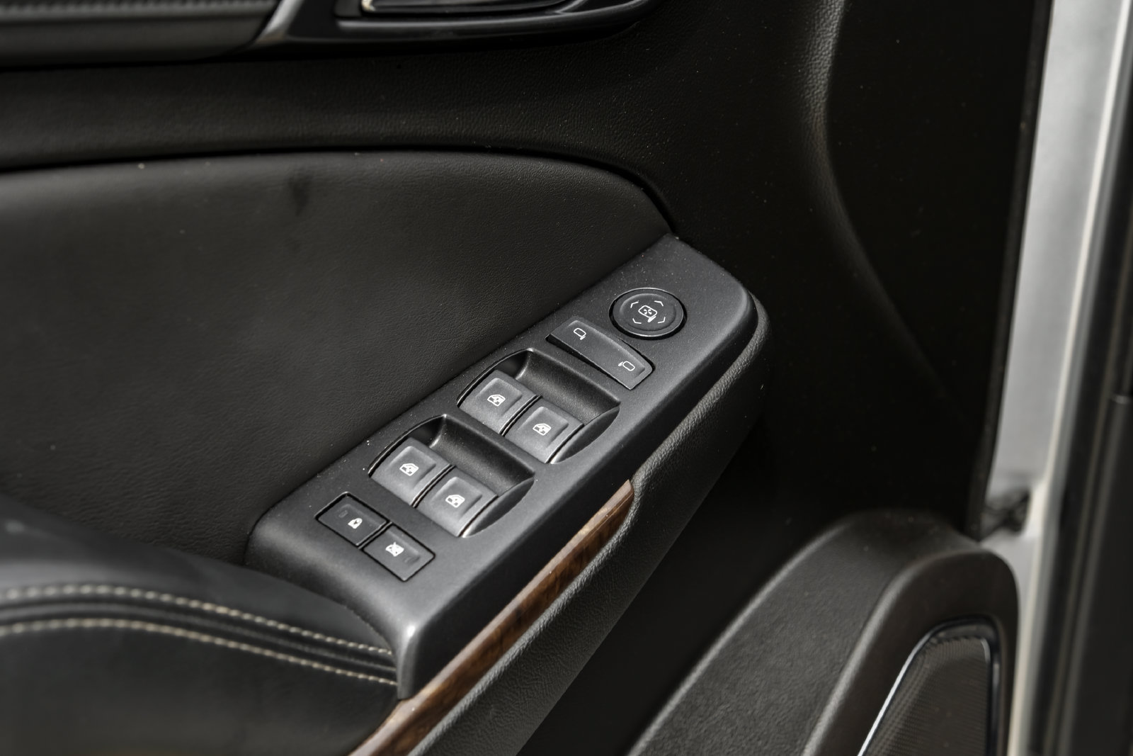 Used 2020 Chevrolet Tahoe LS RWD image 43