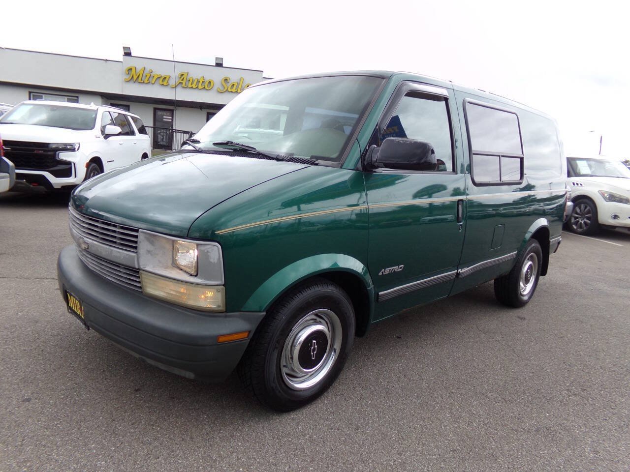 Used 1998 Chevrolet Astro w/ Convenience Group RWD image 48