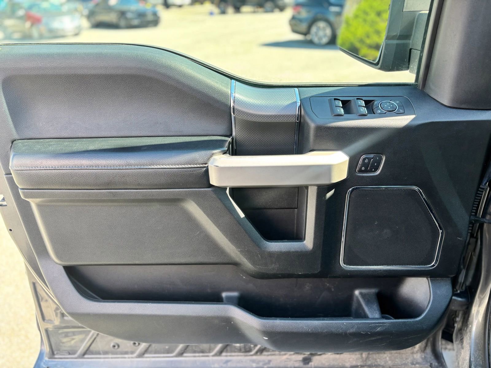 Used 2016 Ford F150 Lariat w/ Equipment Group 502A Luxury AWD/4WD image 15