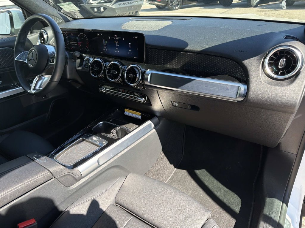 Used 2026 Mercedes-Benz GLB 250 image 13