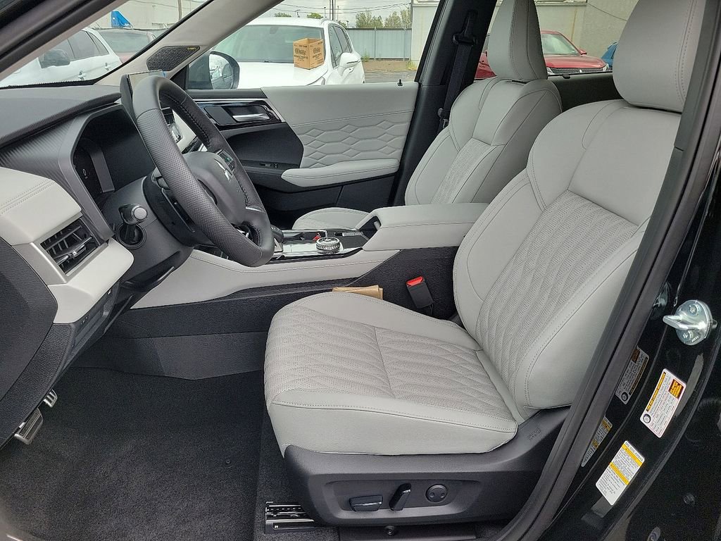 New 2025 Mitsubishi Outlander AWD image 10