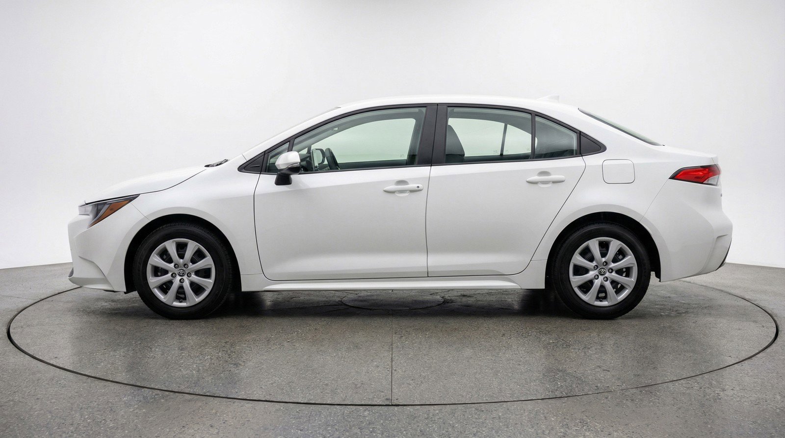 Used 2025 Toyota Corolla LE image 5