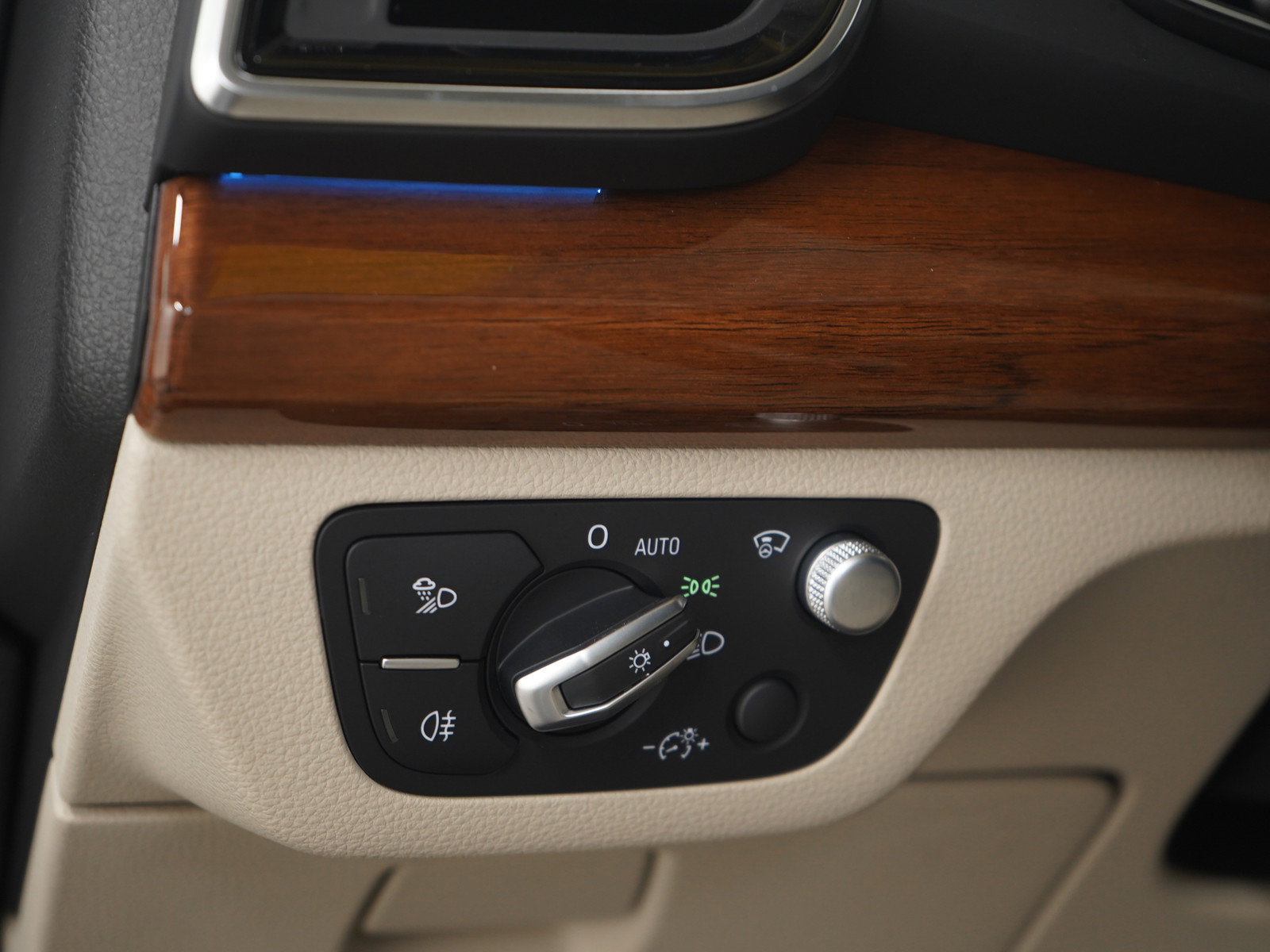 Used 2023 Audi Q5 e Prestige w/ Prestige Package image 26