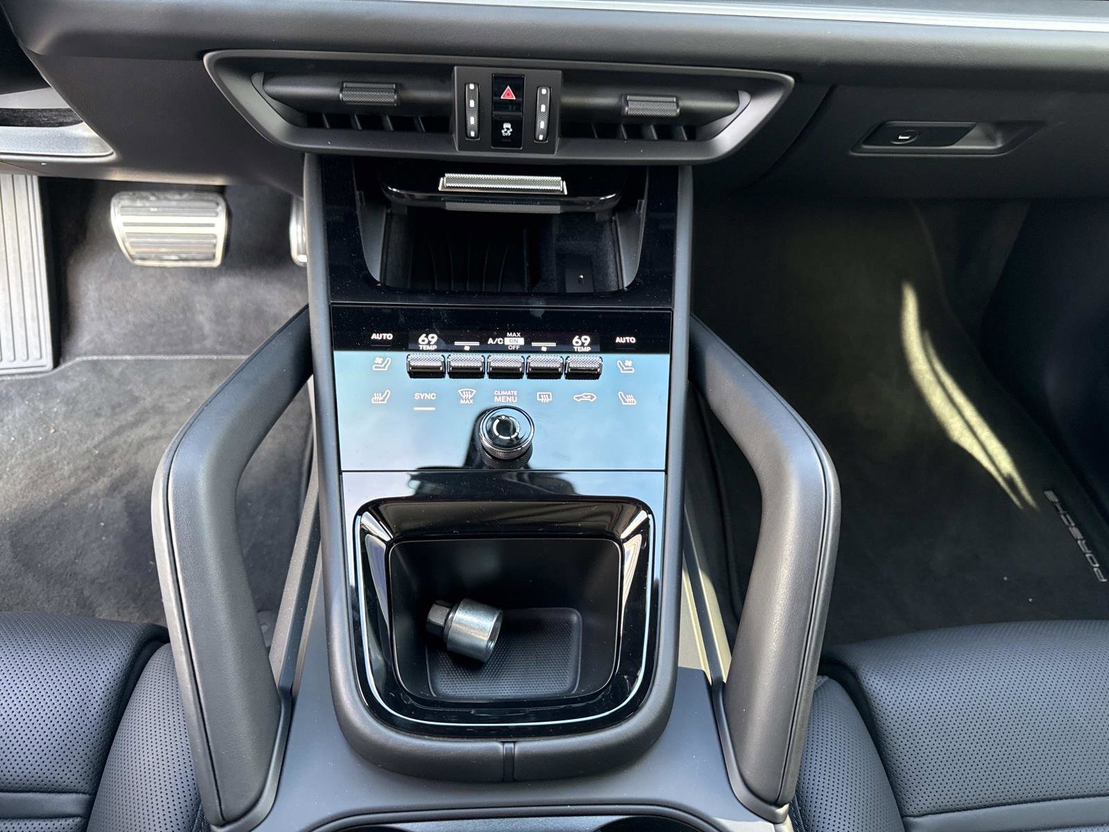 Used 2025 Porsche Cayenne Turbo GT image 29