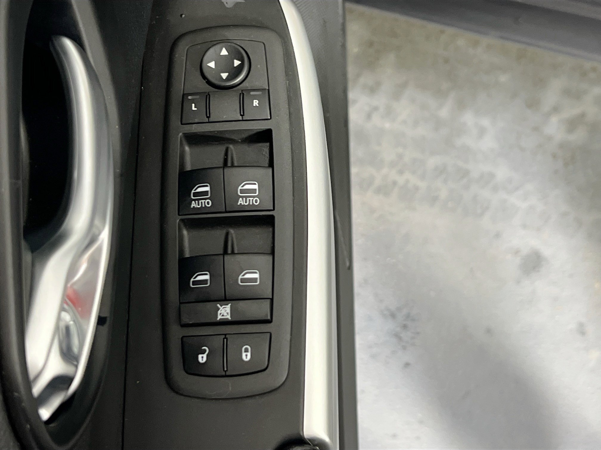 Used 2022 Jeep Cherokee Latitude w/ Sun & Sound Group AWD/4WD image 17