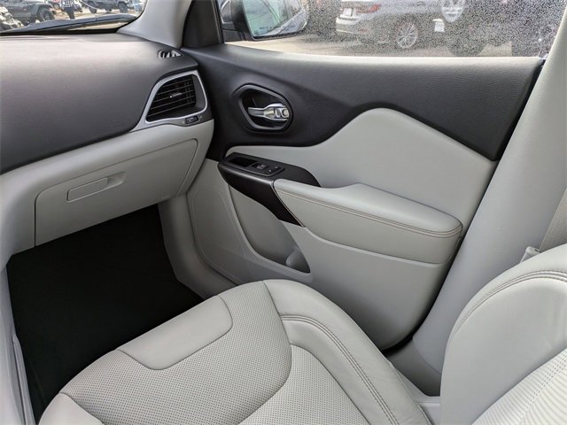 Used 2021 Jeep Cherokee Latitude Lux w/ Comfort/Convenience Group image 18