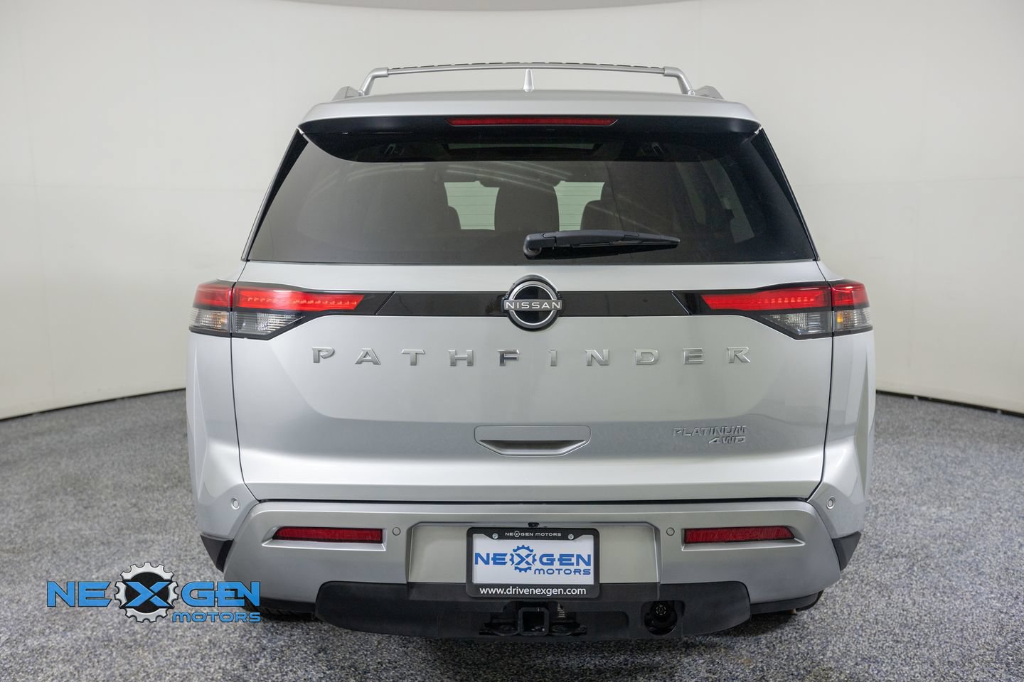 Used 2022 Nissan Pathfinder Platinum AWD/4WD image 6