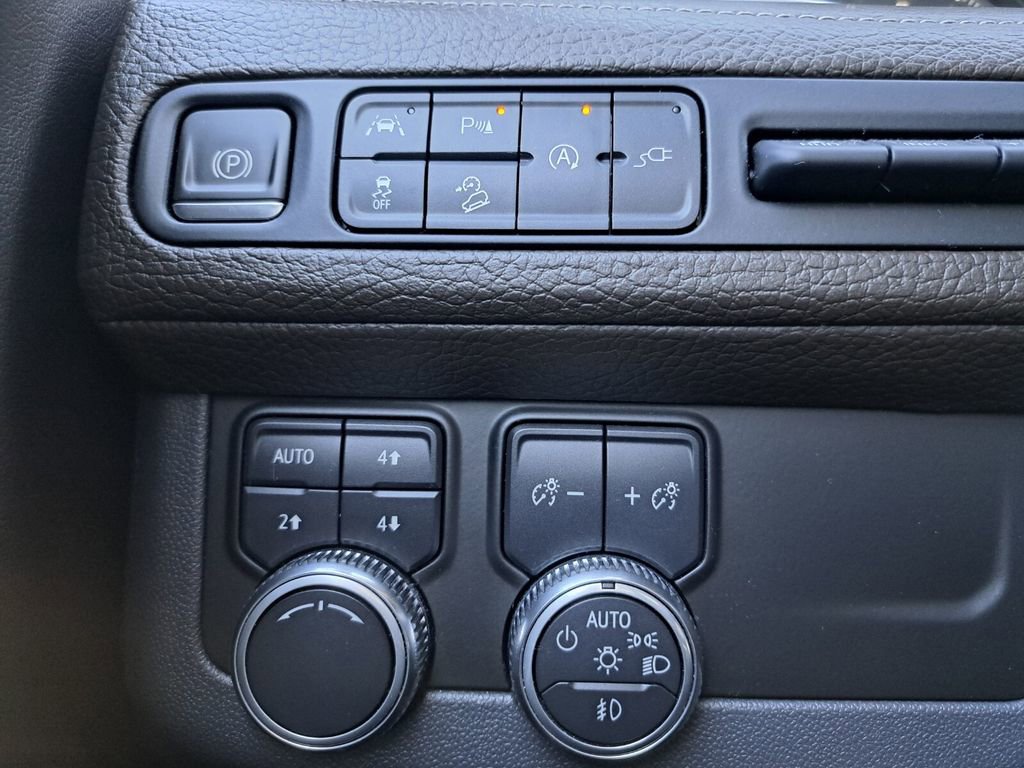 Used 2021 GMC Yukon Denali w/ Denali Premium Package image 16