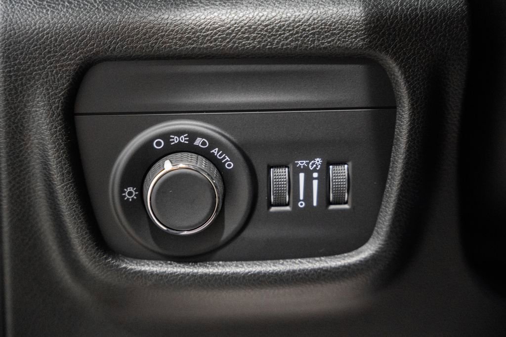 New 2025 Jeep Grand Cherokee Laredo X w/ Luxury Tech Group I image 39