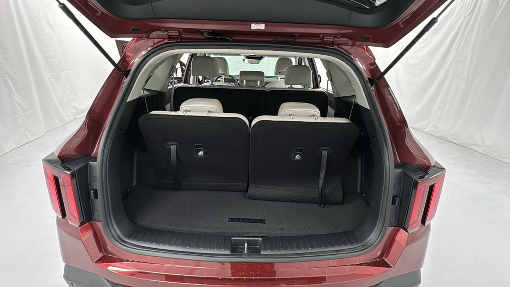 Used 2025 Kia Sorento S image 16