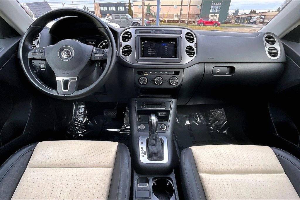 Used 2017 Volkswagen Tiguan S image 17