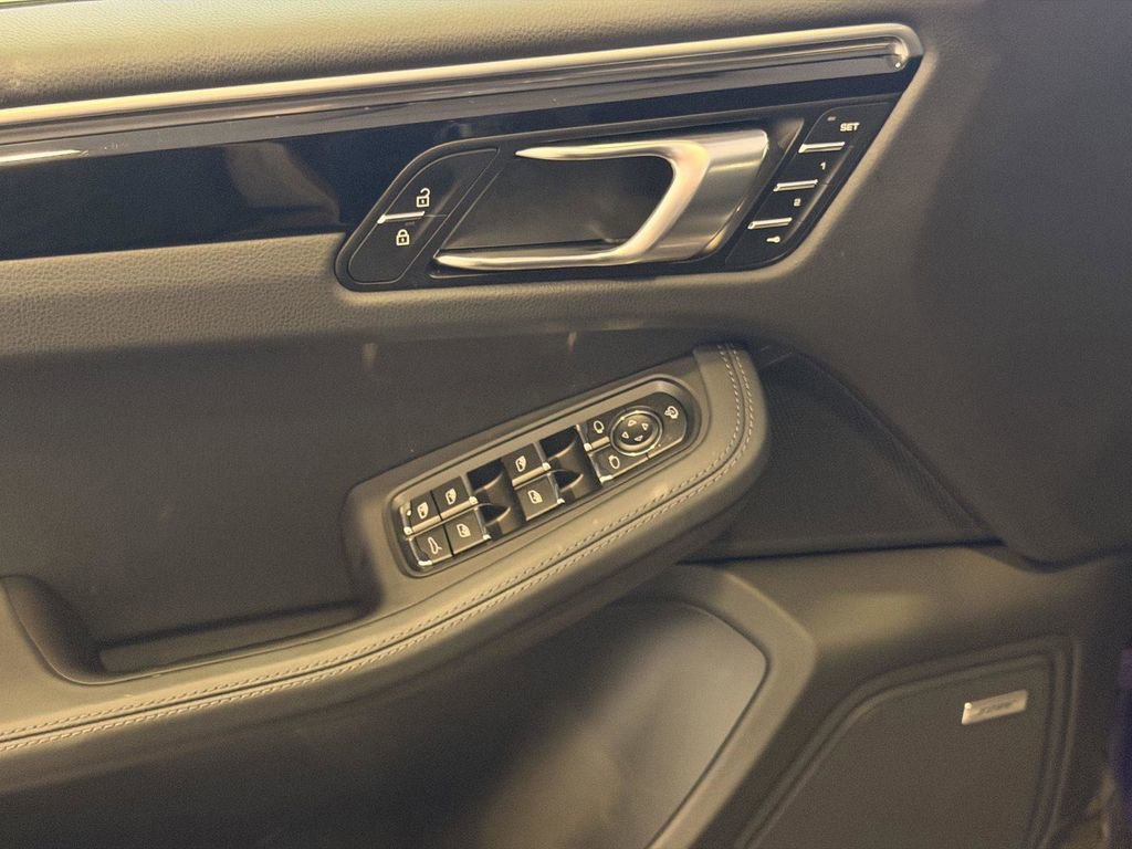 Used 2022 Porsche Macan S image 14