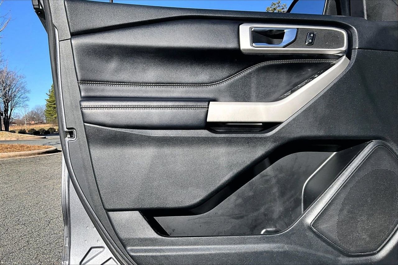 Used 2022 Ford Explorer XLT w/ Equipment Group 202A image 27