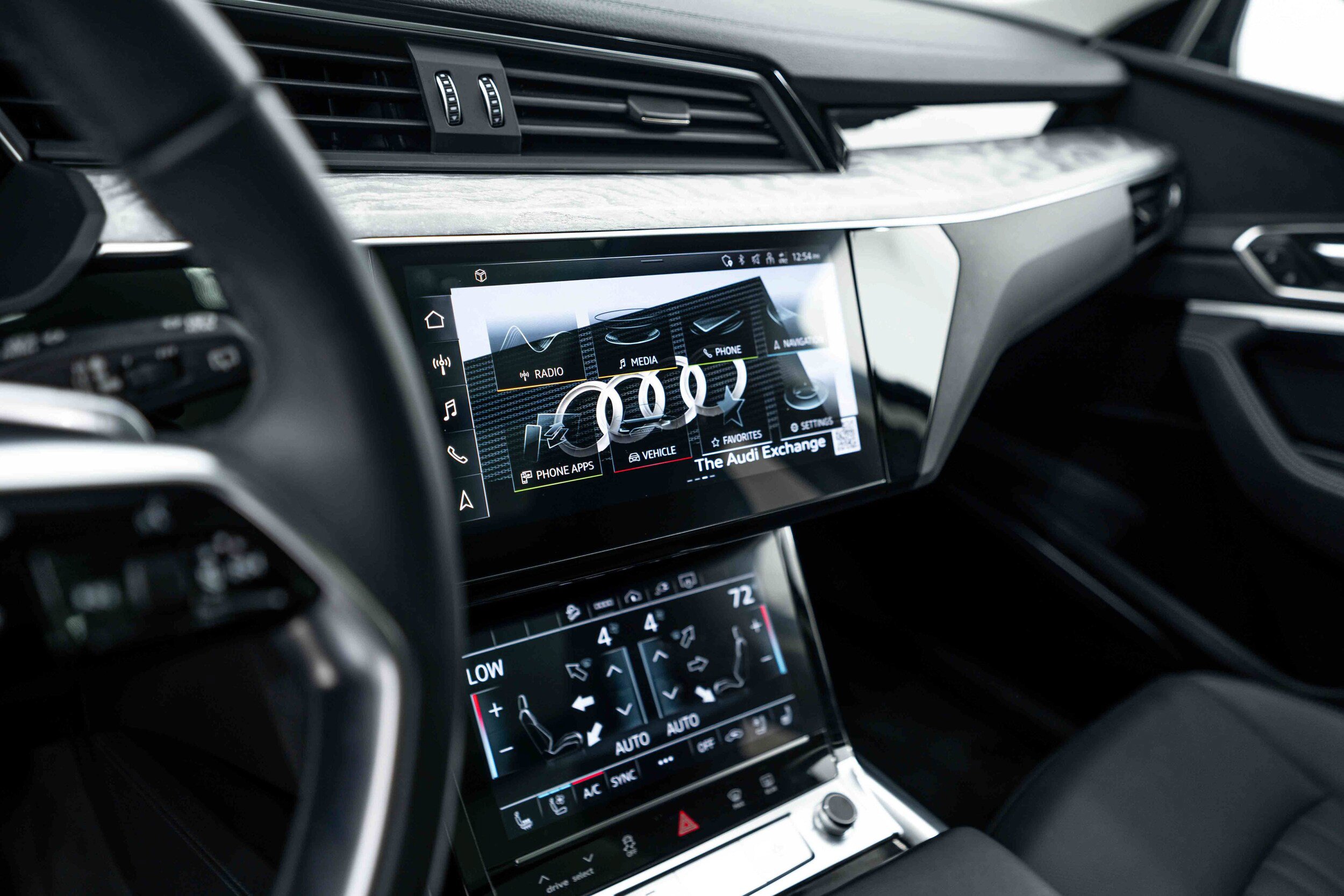 Certified 2024 Audi Q8 e-tron Premium Plus w/ Premium Plus Package AWD/4WD image 13