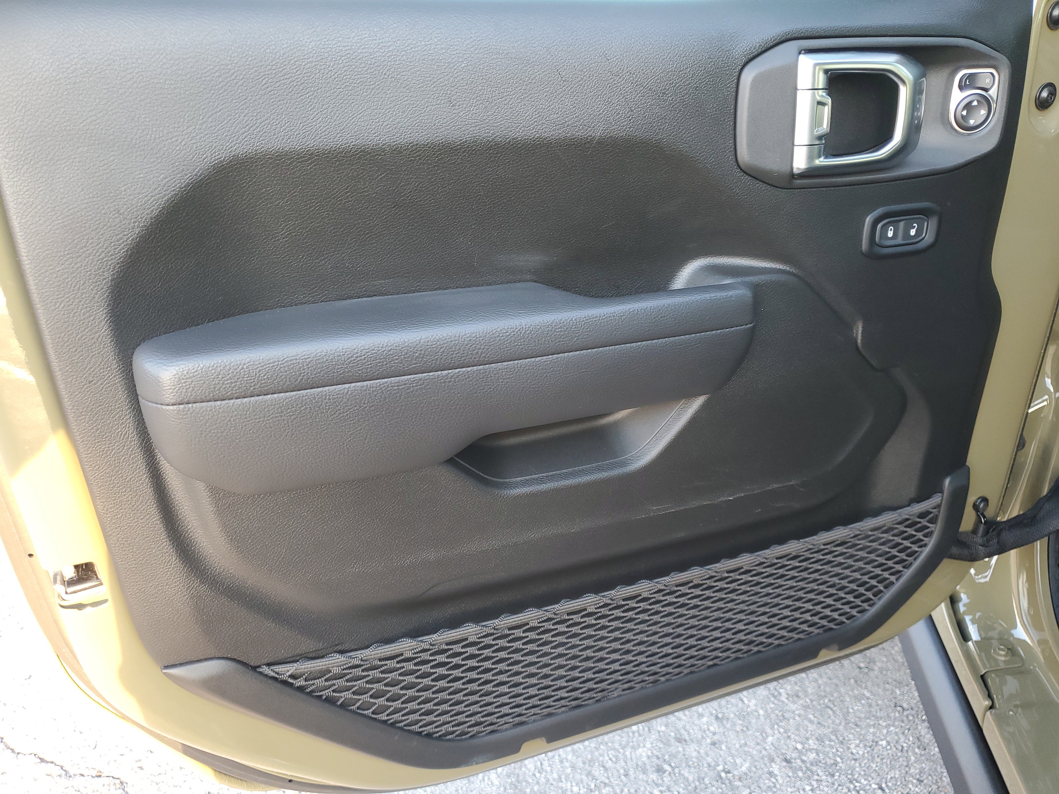 Used 2025 Jeep Wrangler Willys image 10