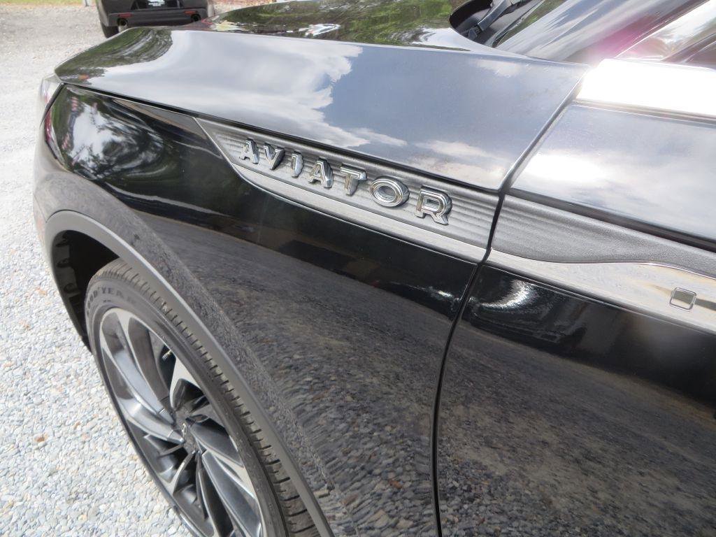 Used 2020 Lincoln Aviator Reserve w/ Equipment Group 202A image 9