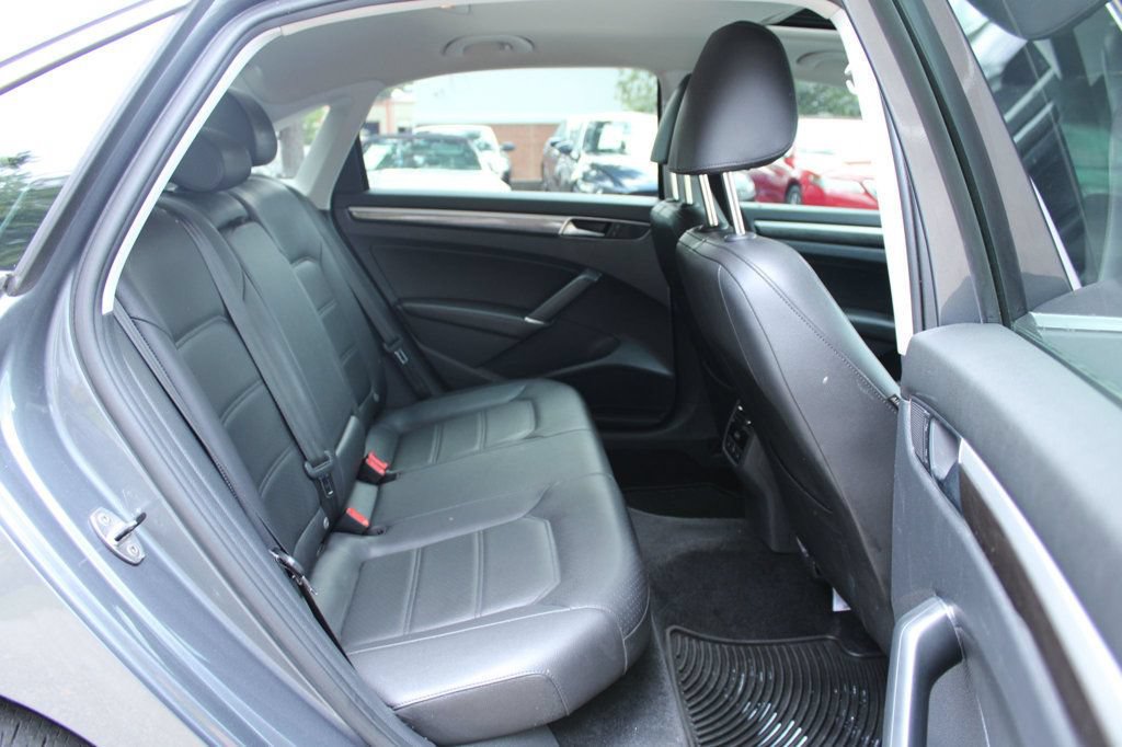 Used 2017 Volkswagen Passat 1.8T SE FWD image 31