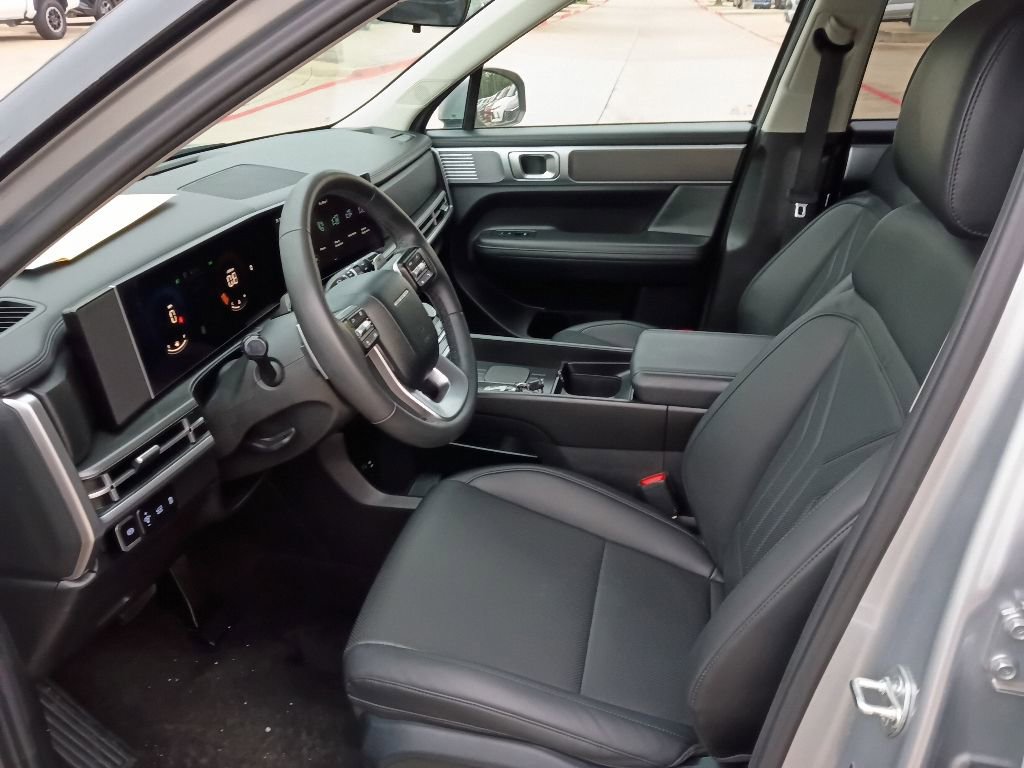 Used 2025 Hyundai Santa Fe SEL FWD image 4