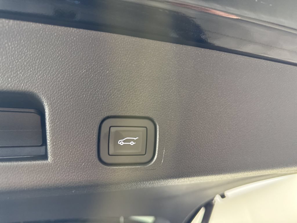 New 2026 Chevrolet Traverse High Country FWD image 37