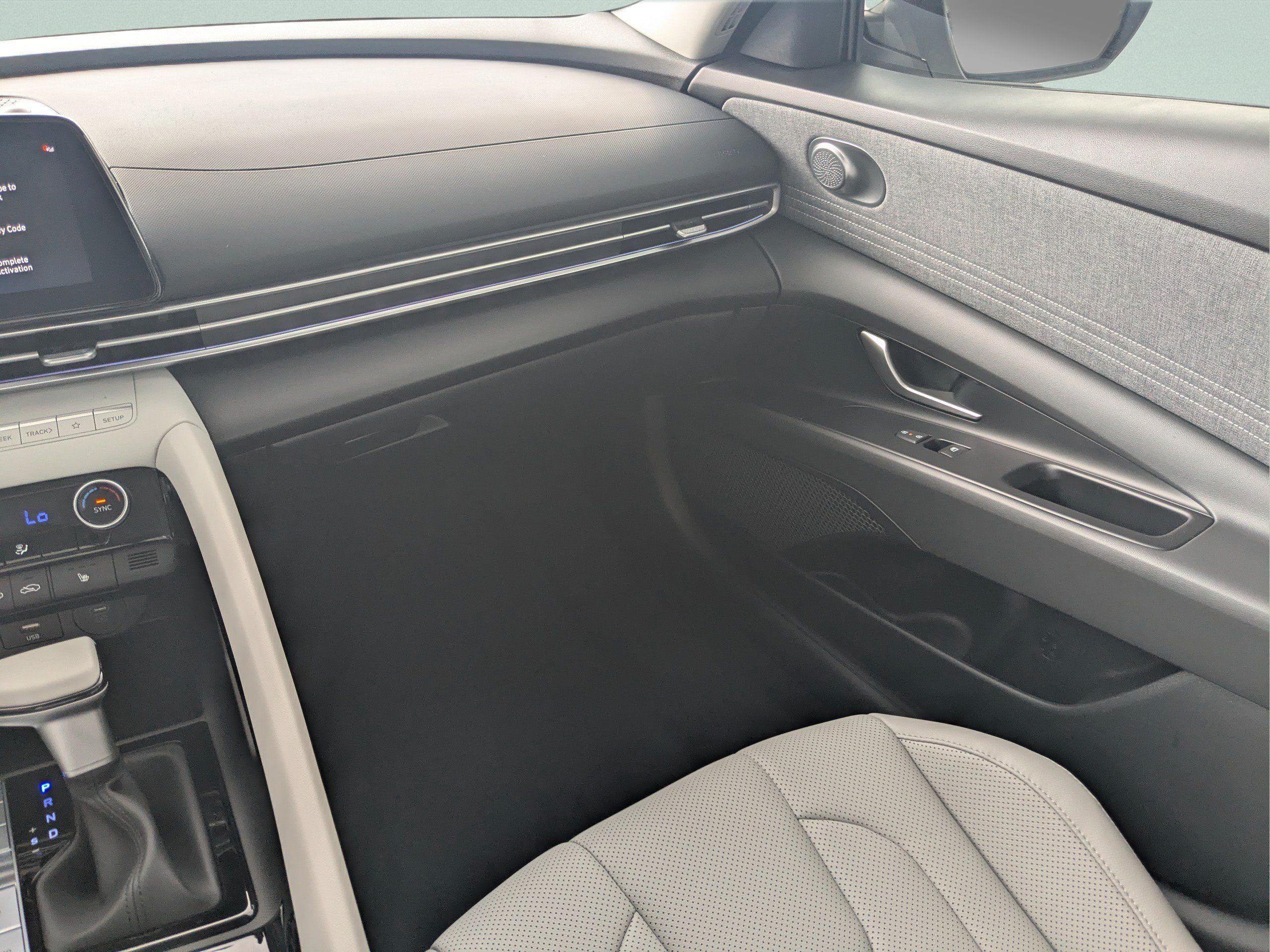 New 2026 Hyundai Elantra Limited FWD image 19