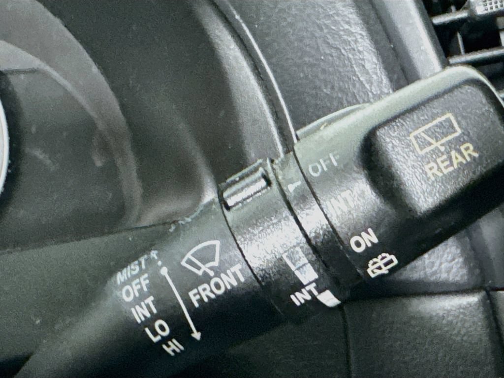 Used 2008 Kia Sorento 2WD w/ Sport Pkg image 13
