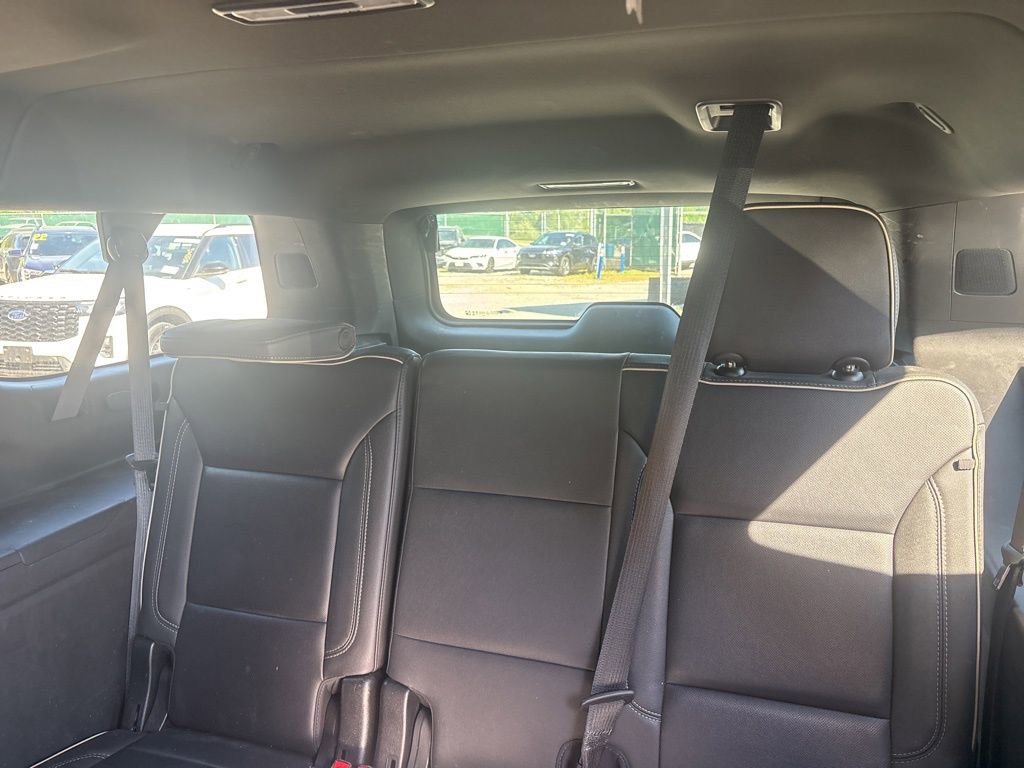 Used 2023 Chevrolet Suburban Premier image 16
