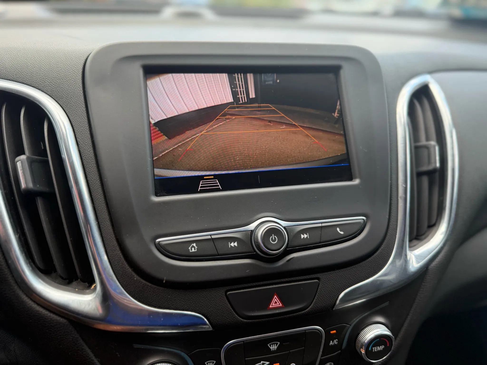 Used 2020 Chevrolet Equinox LT image 38