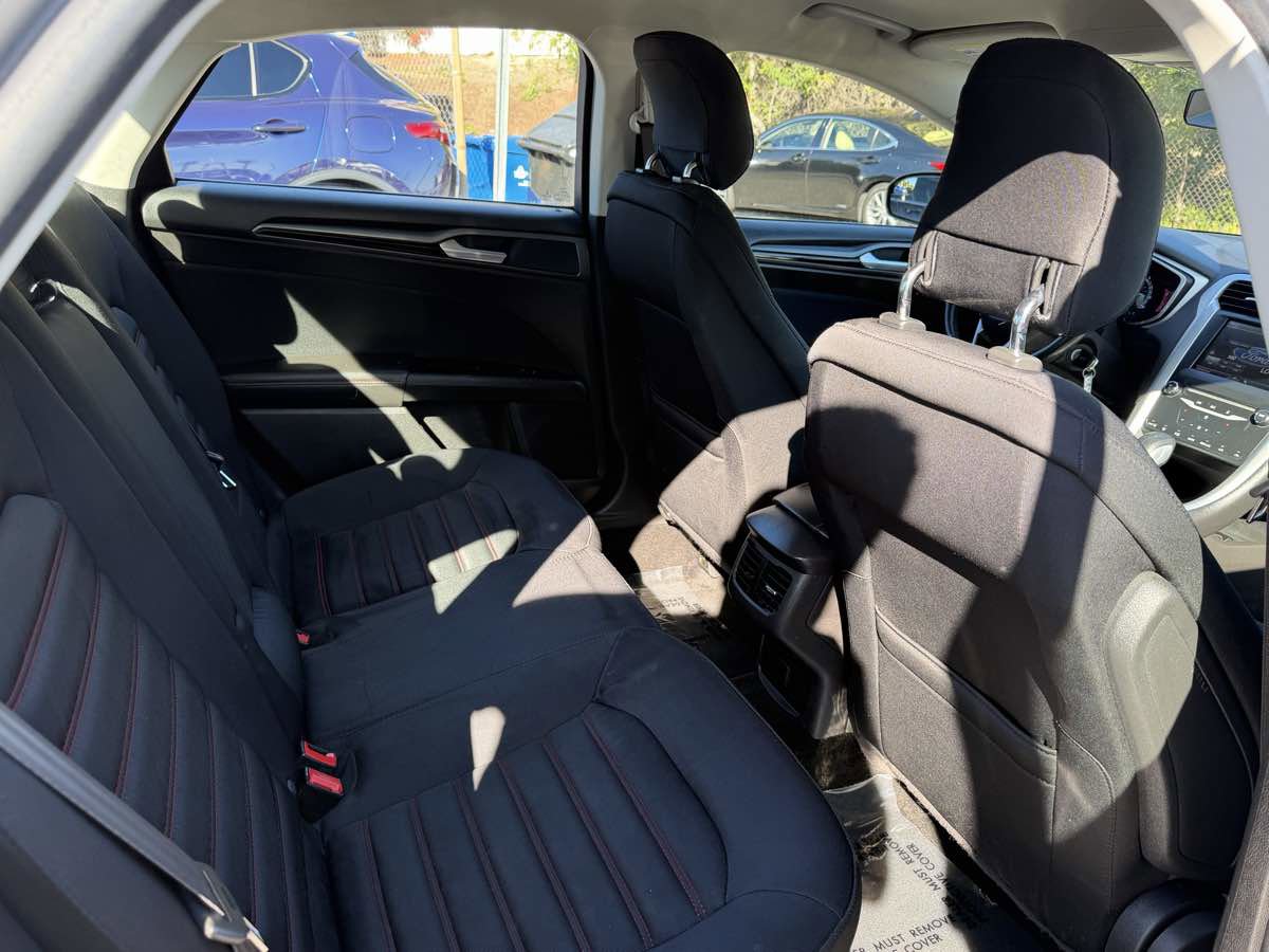 Used 2014 Ford Fusion SE image 10