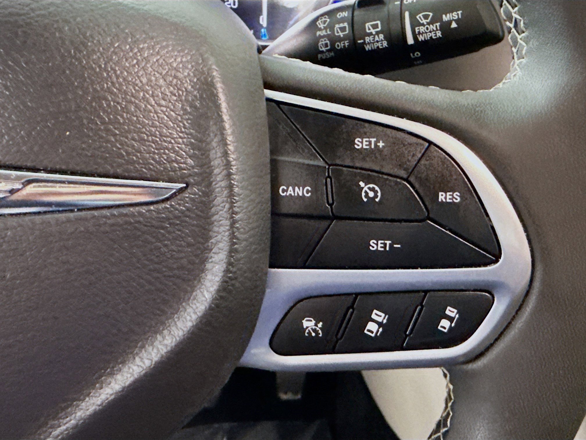 Used 2024 Chrysler Pacifica Touring-L FWD image 15