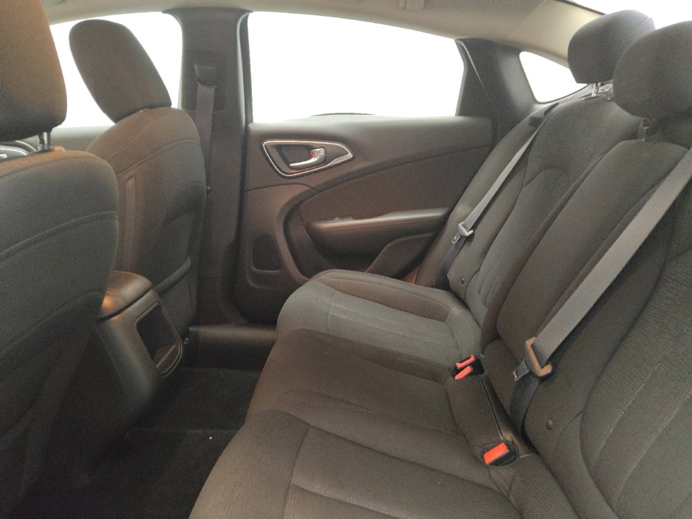 Used 2016 Chrysler 200 Limited image 18