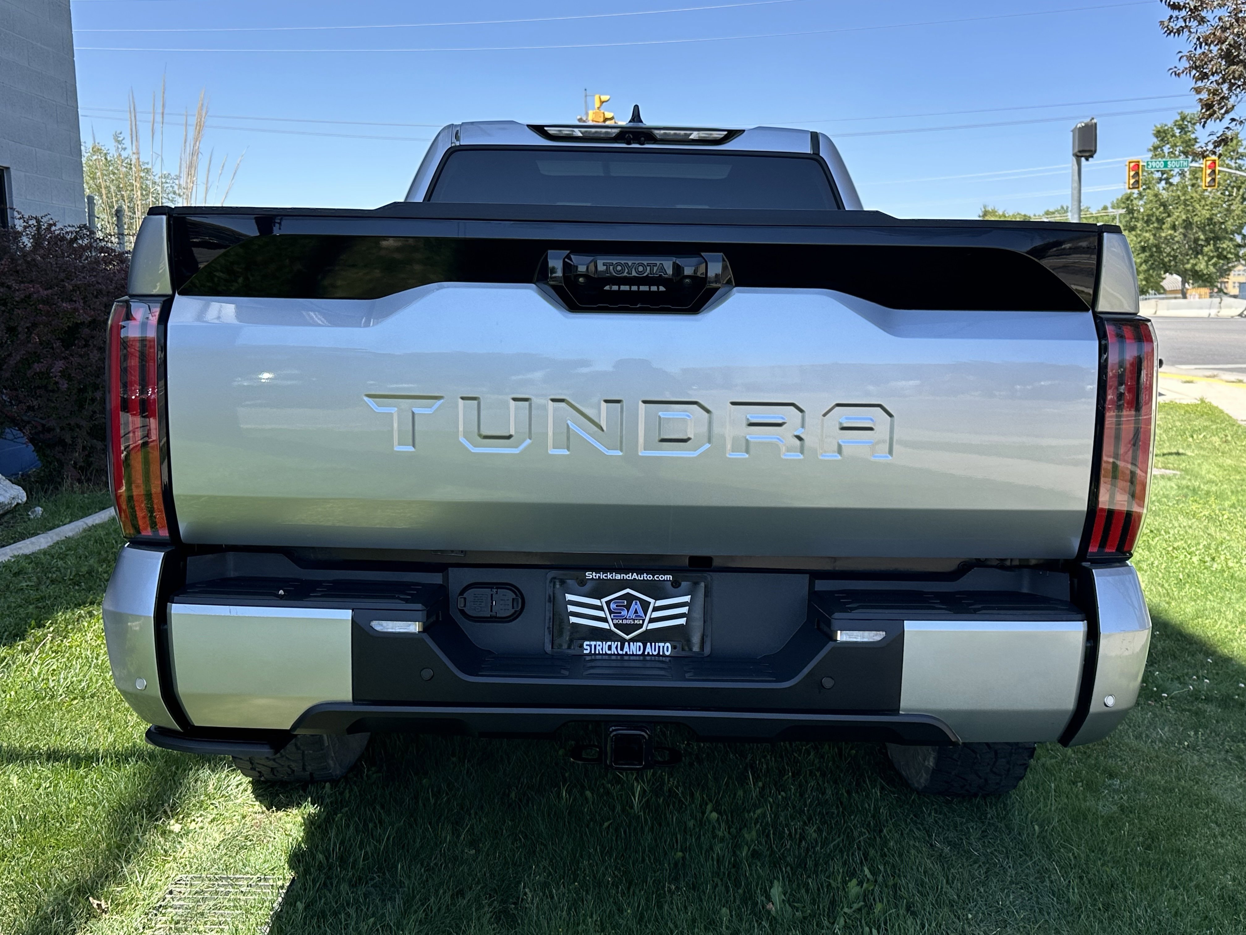 Used 2023 Toyota Tundra Platinum image 8