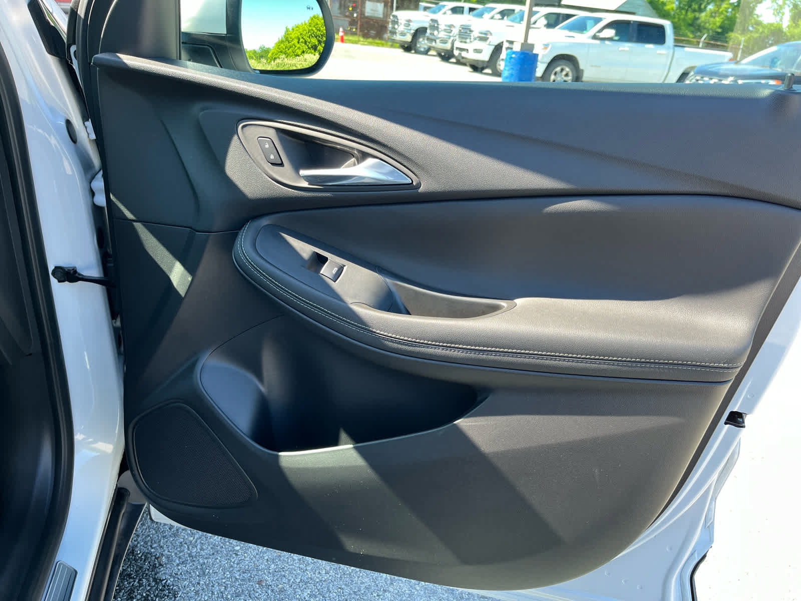 Used 2022 Buick Encore GX Essence w/ Experience Buick Package AWD/4WD image 34