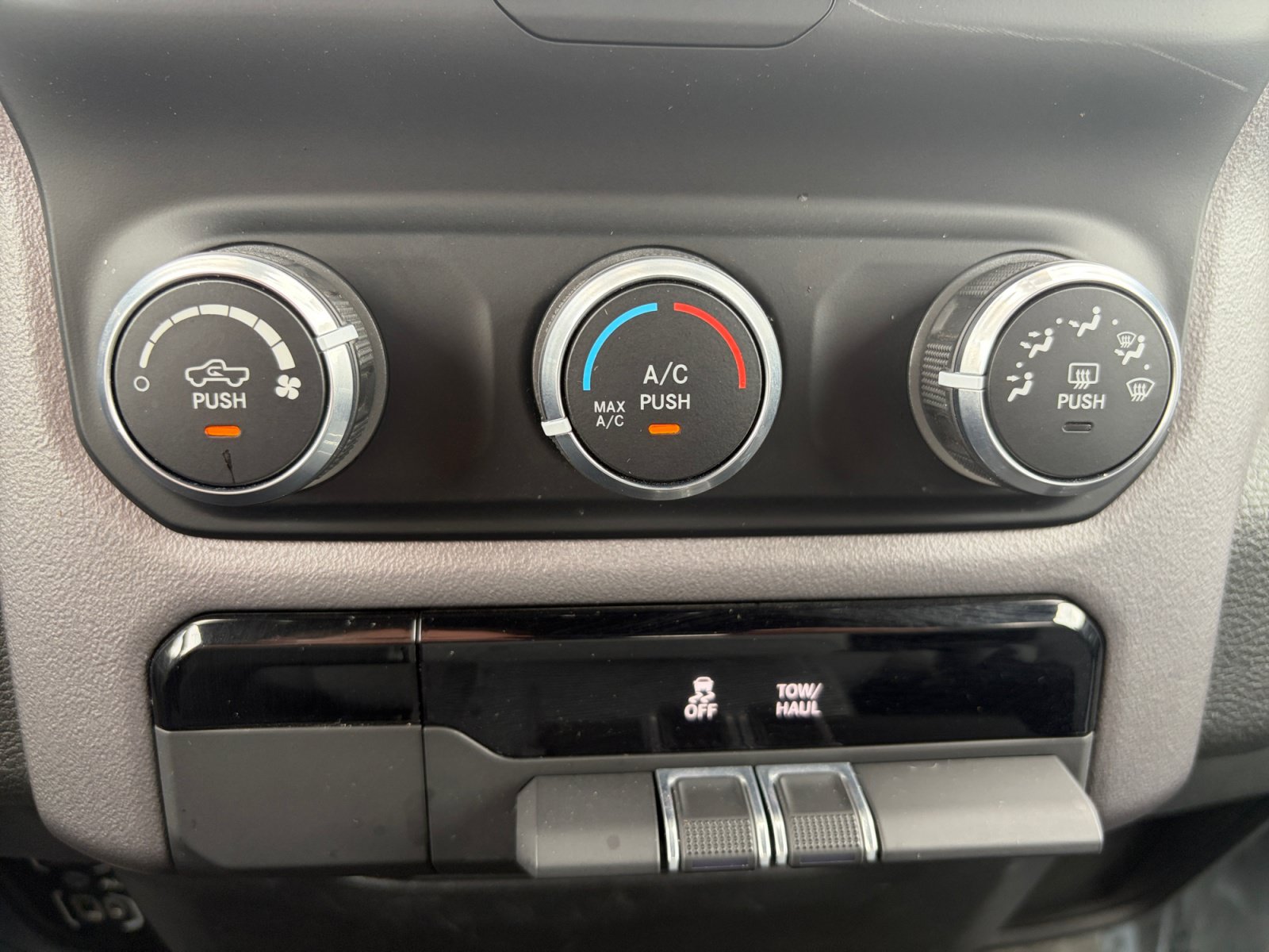 Used 2022 RAM 1500 Big Horn AWD/4WD image 25