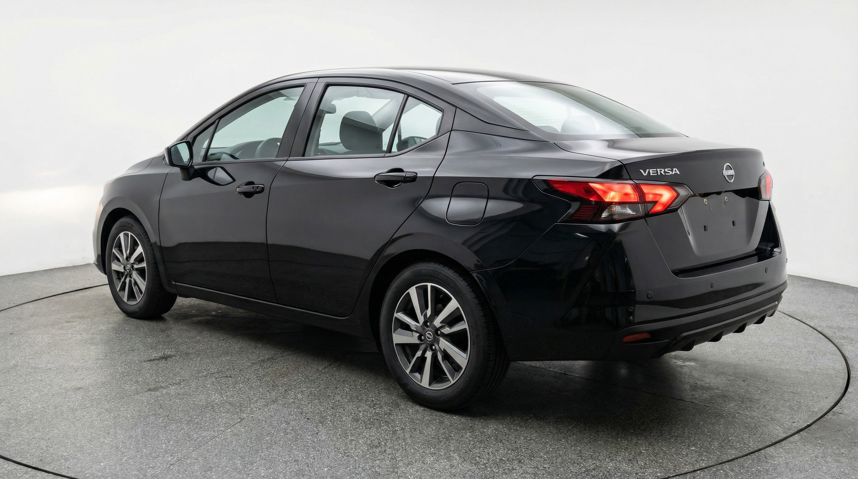 Used 2025 Nissan Versa SV FWD image 6