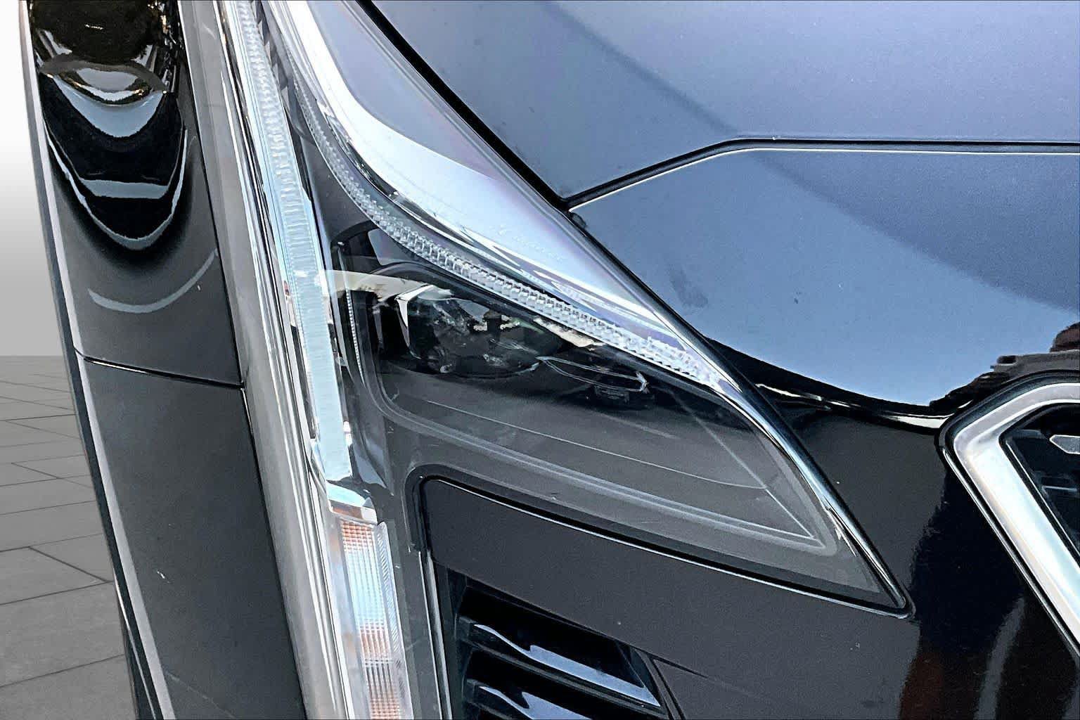 Used 2020 Cadillac XT4 Premium Luxury w/ Cold Weather Package FWD image 29
