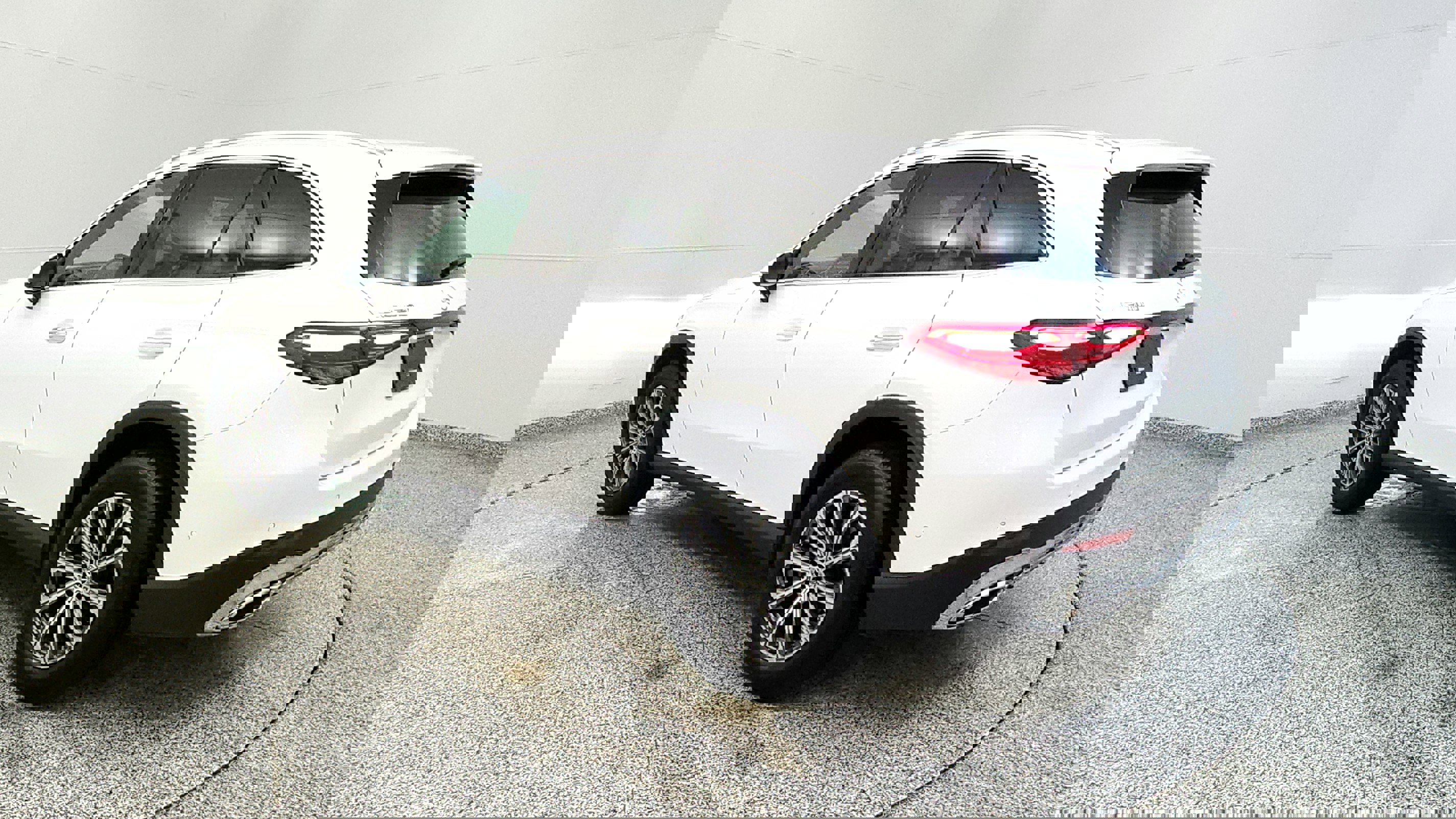 Used 2024 Mercedes-Benz GLC 300 4MATIC image 5
