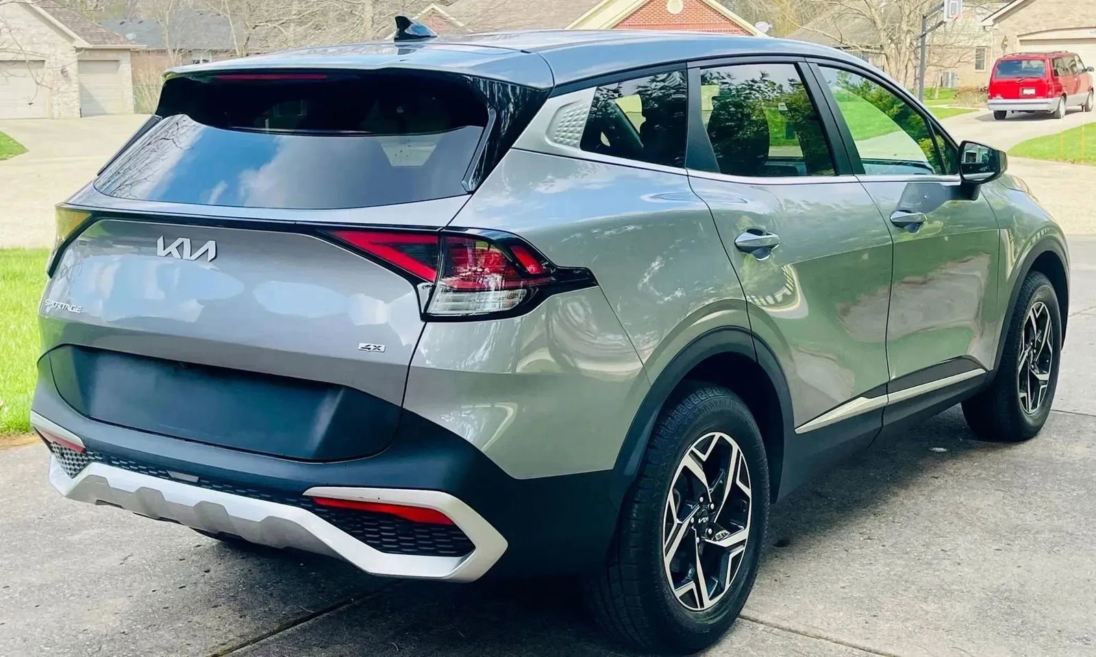 Used 2023 Kia Sportage LX image 9