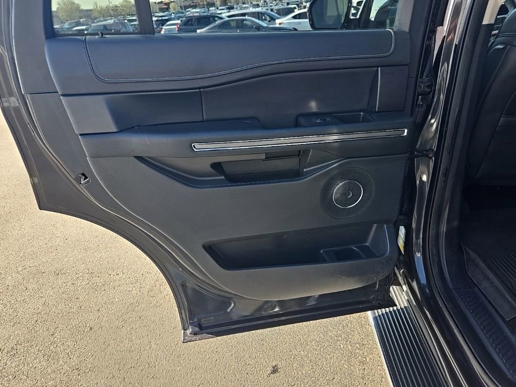 Used 2022 Ford Expedition XLT image 25