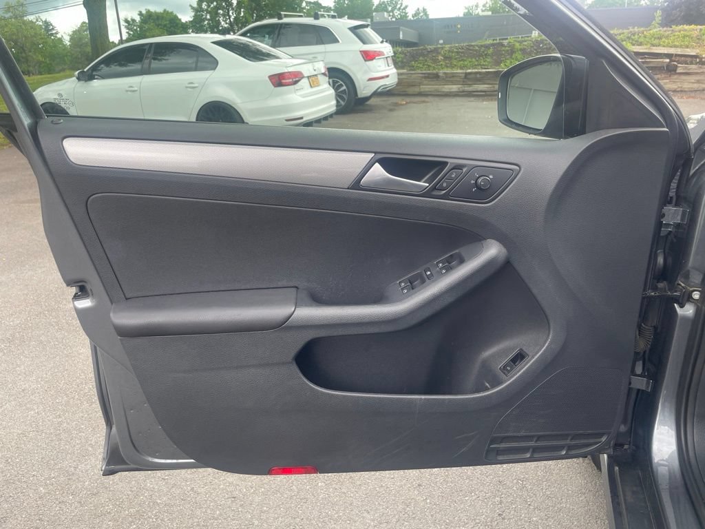 Used 2017 Volkswagen Jetta SE FWD image 14