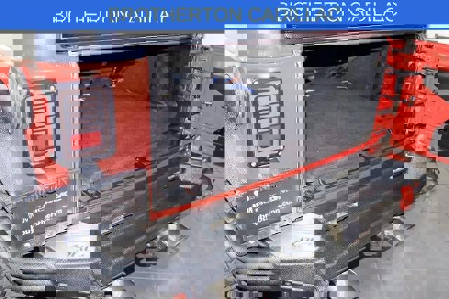 Used 2016 Jeep Wrangler Unlimited Rubicon w/ Connectivity Group image 21