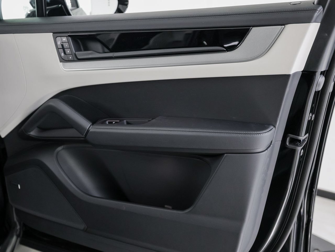 New 2026 Porsche Cayenne S AWD/4WD image 27