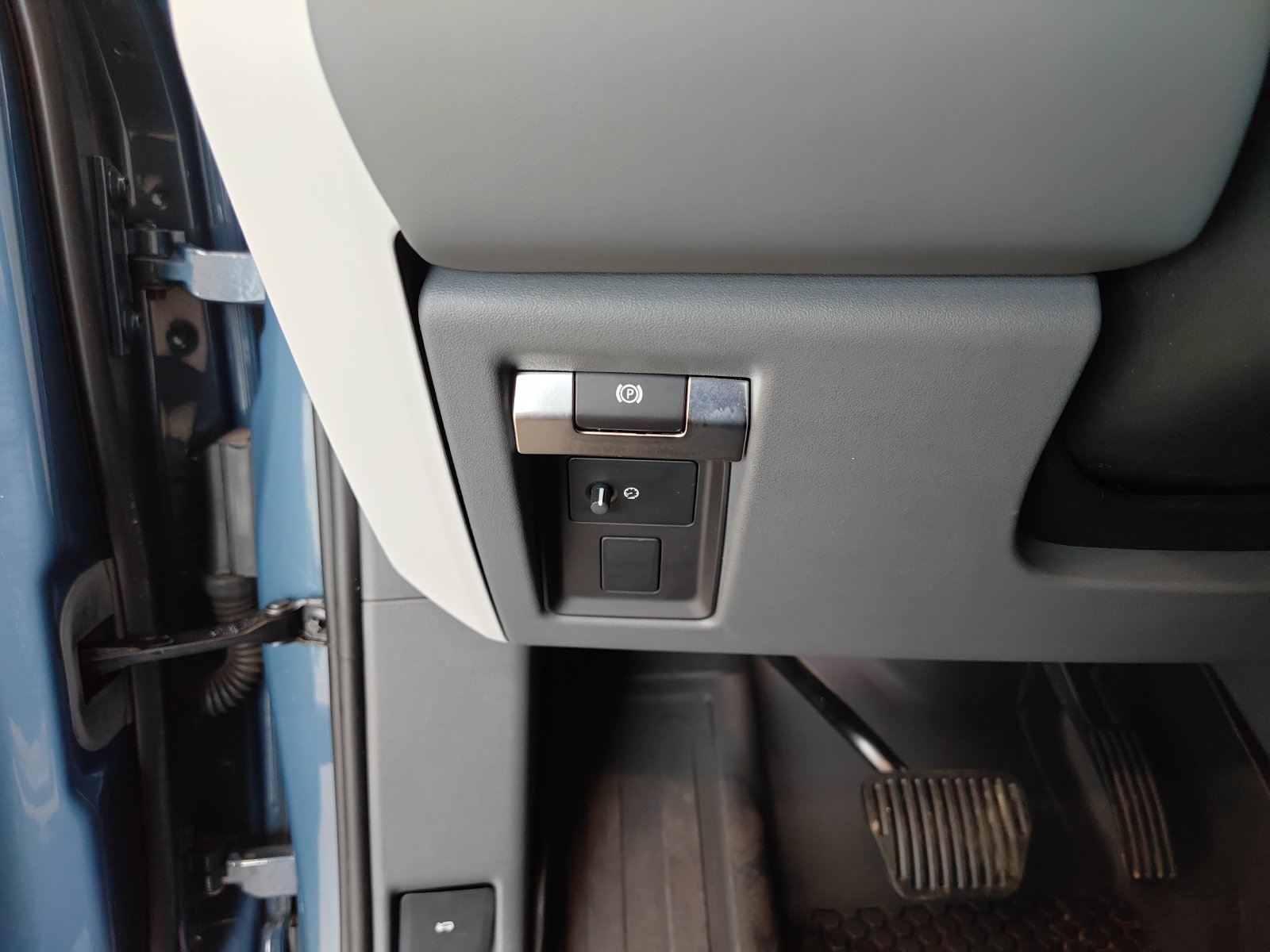 Used 2025 Land Rover Defender 110 S AWD/4WD image 19