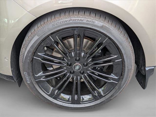 New 2025 Land Rover Range Rover SE image 9