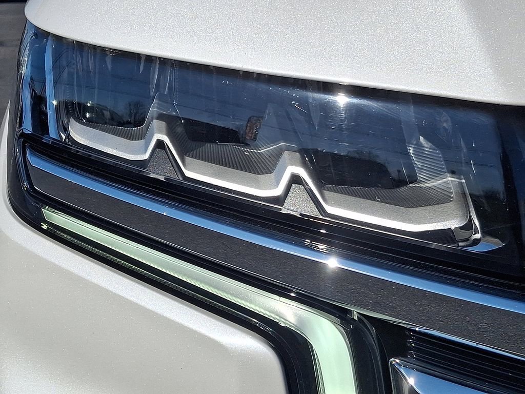 Used 2021 Chevrolet Tahoe Premier w/ Premium Package image 9