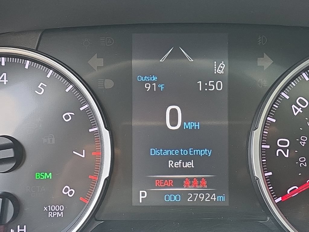 Used 2021 Toyota RAV4 XLE w/ Convenience Package FWD image 20