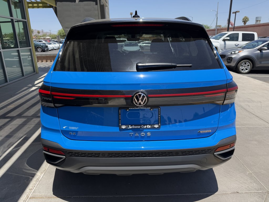 Used 2025 Volkswagen Taos SE AWD/4WD image 13